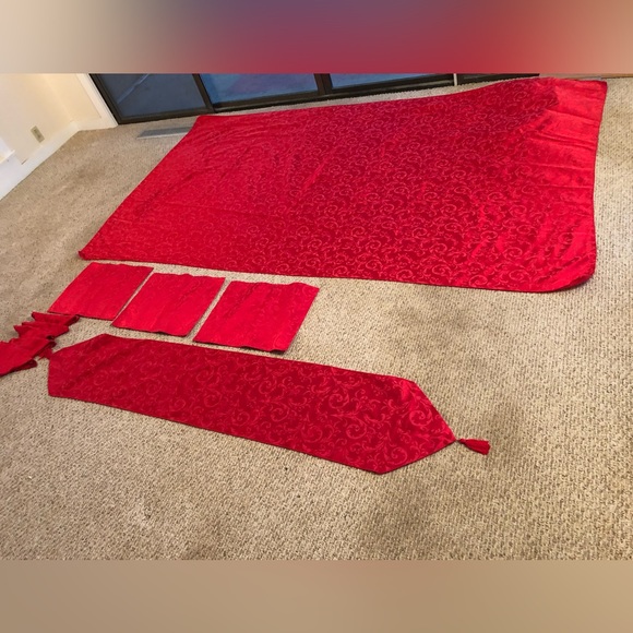 Christmas Holiday Linens Tablecloth Large 57”X101” W/Napkins,Runner, Placemats - Picture 3 of 8